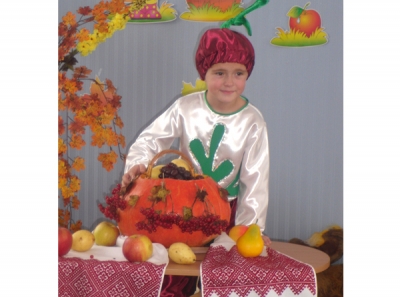 Осень золотая - щедрая пора, очень много фруктов деткам принесла!