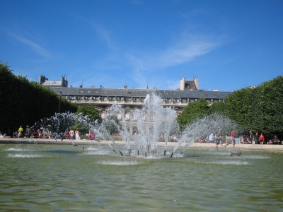 Парижане и фонтаны - равно любовь