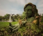 Ботанический сад канадского Монреаля проводит крупнейшую в мире выставку скульптур из цветов (фото)
