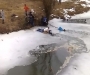 На Сумщине прохожие доставали из речки провалившихся под лед школьников