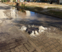 Персональное "озеро": один из дворов Сум затопила вода из люка (+ФОТО, ВИДЕО)