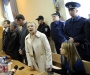 Бютовец: Тимошенко тянули в больницу с покрывалом на голове