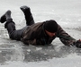 Спасти рыбака: в ледяной воде человек погибает за 2-3 минуты 