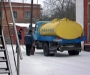 На Сумщине сотрудники ГАИ сливают бензин с молоковоза (+фото)